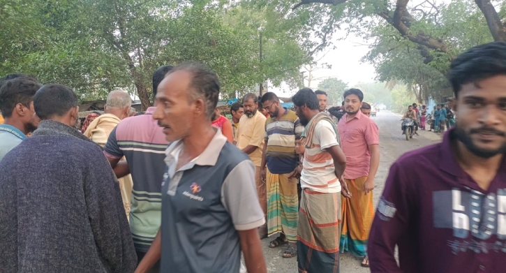 চুয়াডাঙ্গায় ভ্যানে বাসের ধাক্কা, প্রাণ গেল দুজনের